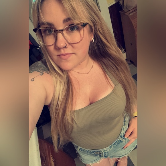 Meet your Posher, Taylor - Picture 1 of 1